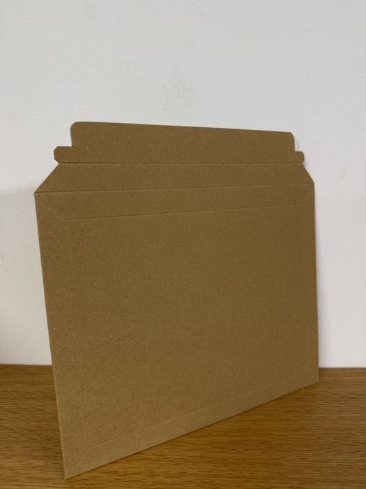 58un Envelopes de cartão castanho 21,5cm x 27cm