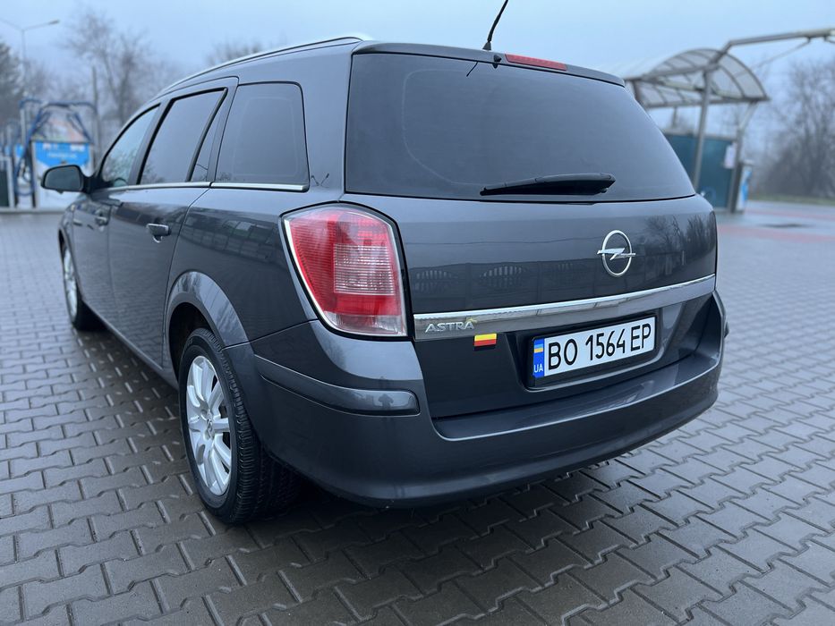 Opel Astra Station Wagon 2010 1.6 бензин
