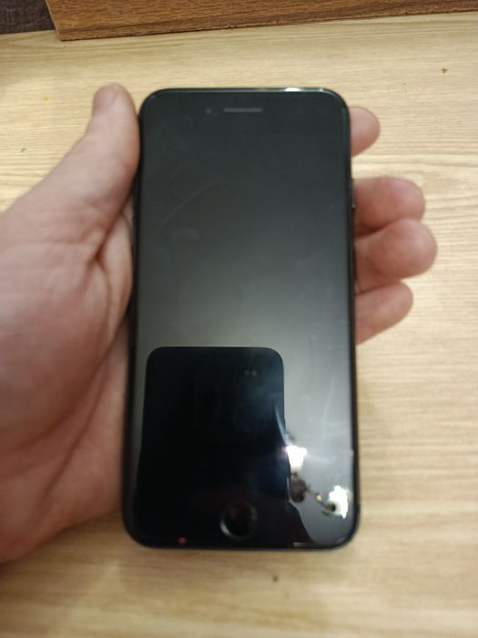 Айфон 8 64 ГБ...