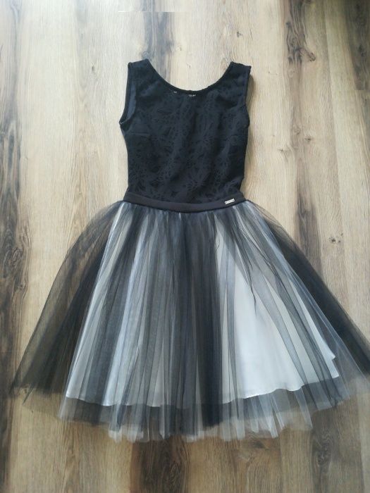 Piękna i wyjątkowa krótka sukienka Czarna Góra spódnica z tiulu