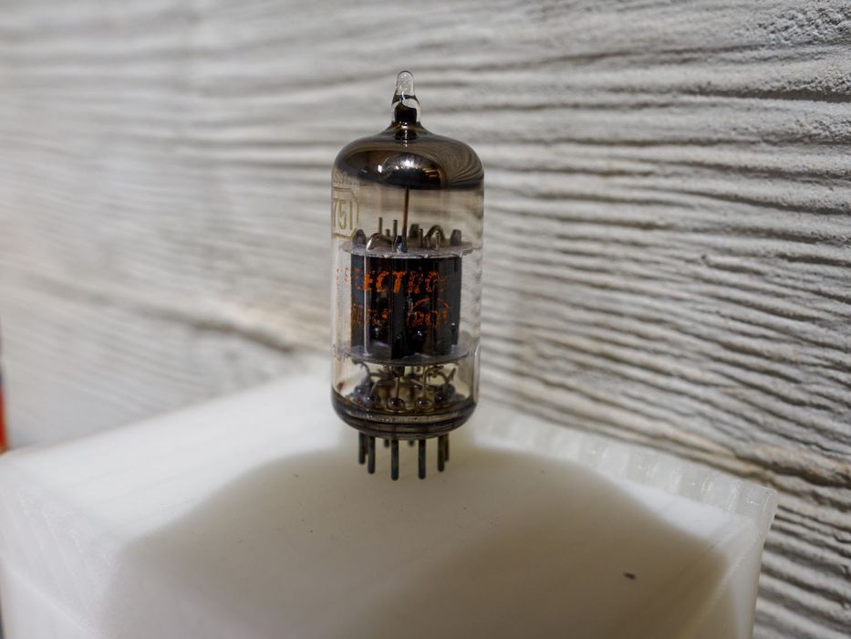 RCA NOS ECC83 / 12AX7 / 5751  Black Plate - Legenda