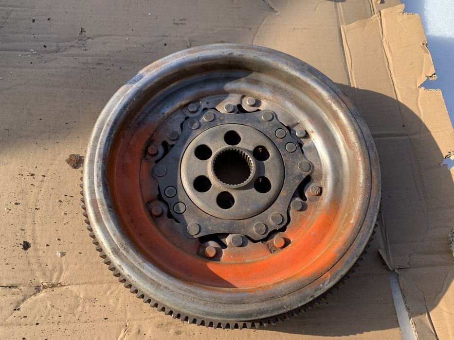 Демпфер Маховик на Passat B6 B7 415074409