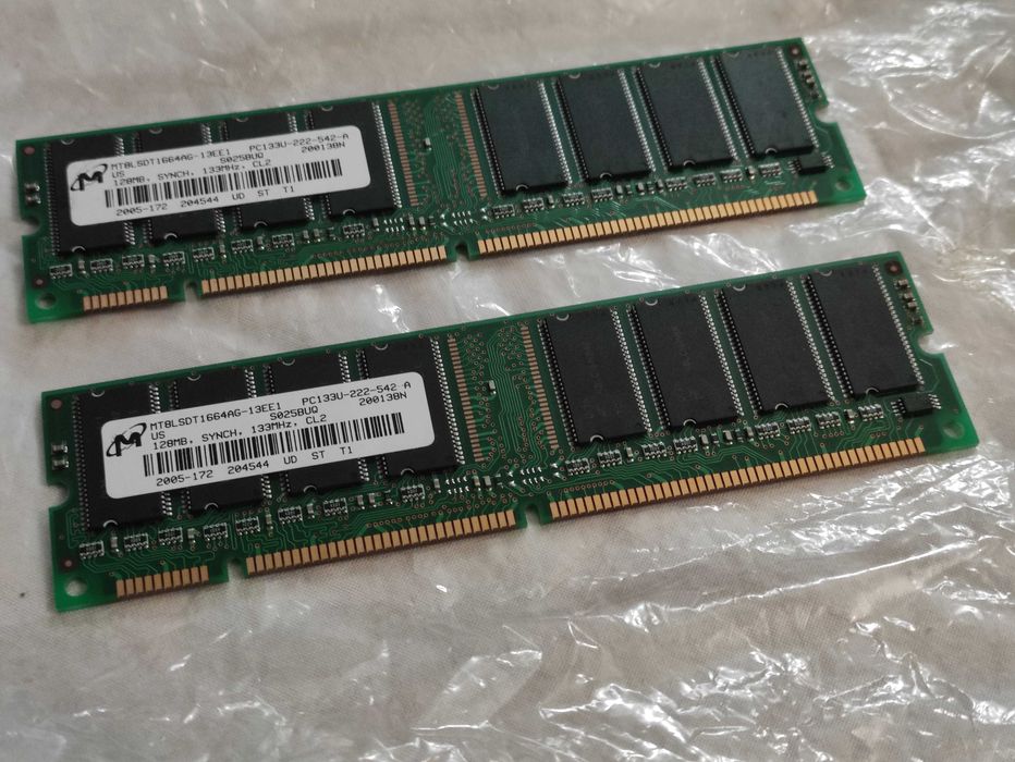 3 Memórias DIMM SDRAM PC133