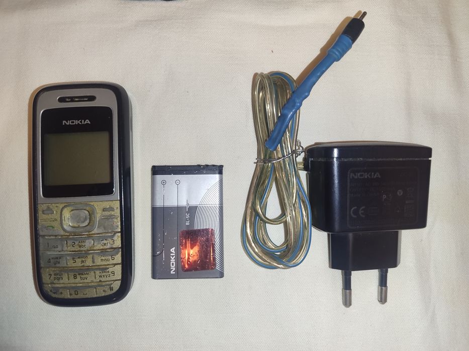 Комплект кнопочных телефонов Nokia, Philips, Sigma аккумуляторы