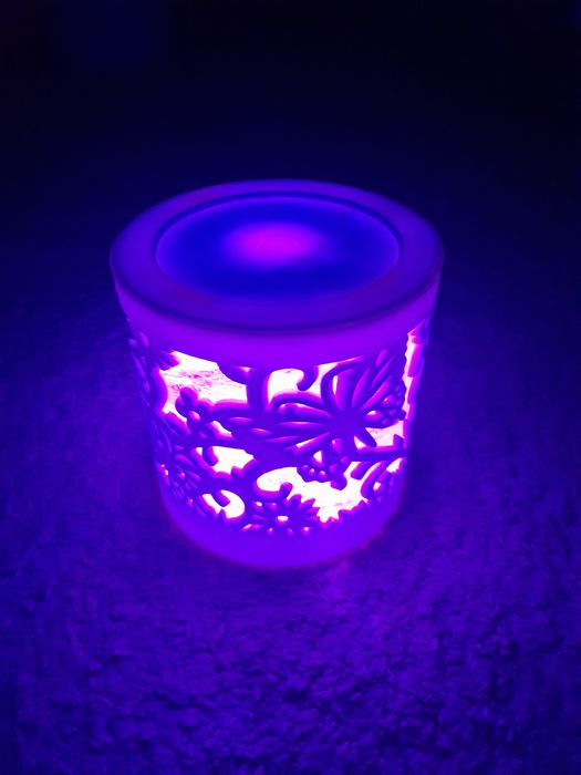 Lampka nocna z brokatem jak śnieżna kula