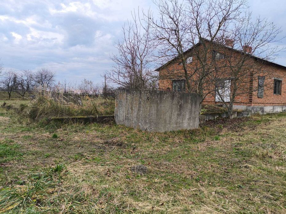 незавершений будинок та земельна ділянка 25 сот., с. Старий Добротвір