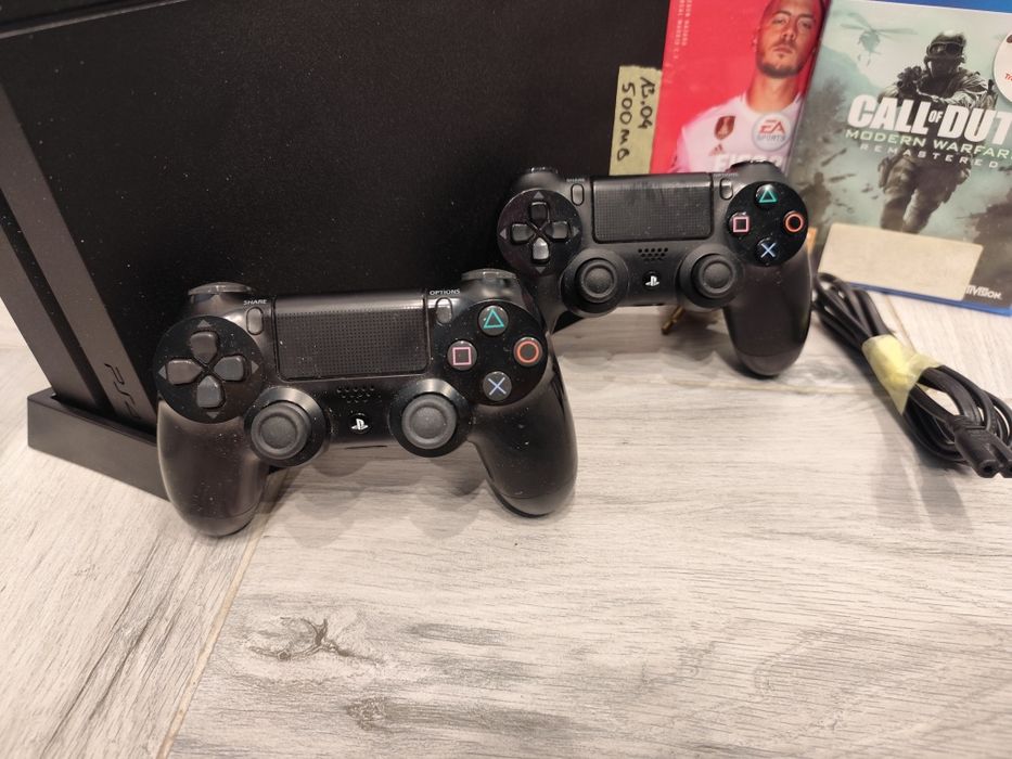 Konsola PS4 FAT 500GB Dwa Pady 1 gra FIFA 2020 słuchawki