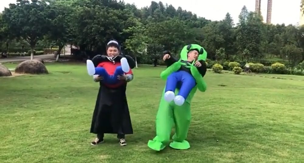 Надувний костюм прибульця, інопланетянина, гуманоїда. Косплей. Прикол