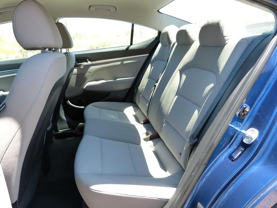 Hyundai Elantra SE      2019