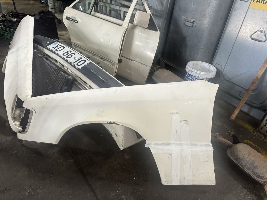 guarda lamas direito / esquerdo mercedes 200D W123