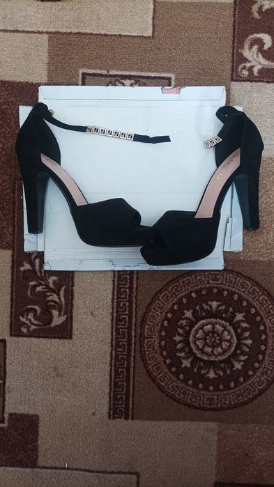 Женские туфли черные