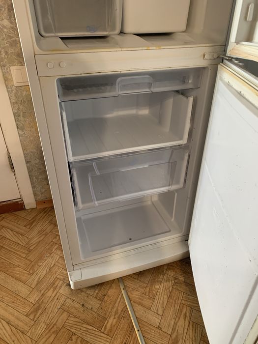 Холодильник Indesit SB200