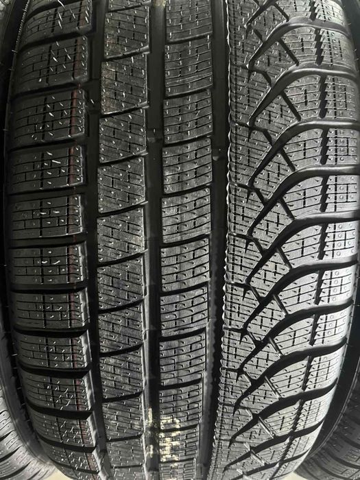 255/40/21 R21 Pirelli PZero Winter * 4шт нові зима