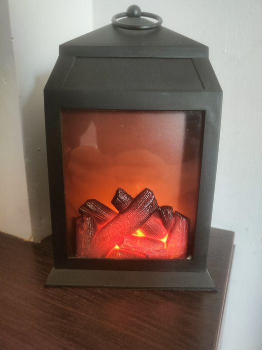 Piękny kominek LED klimatyczny na baterie. Imitacja żywego ognia