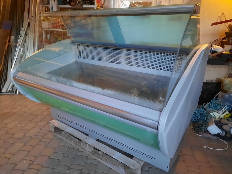 Холодильная витрина б.у 2.0 м 1.6 м