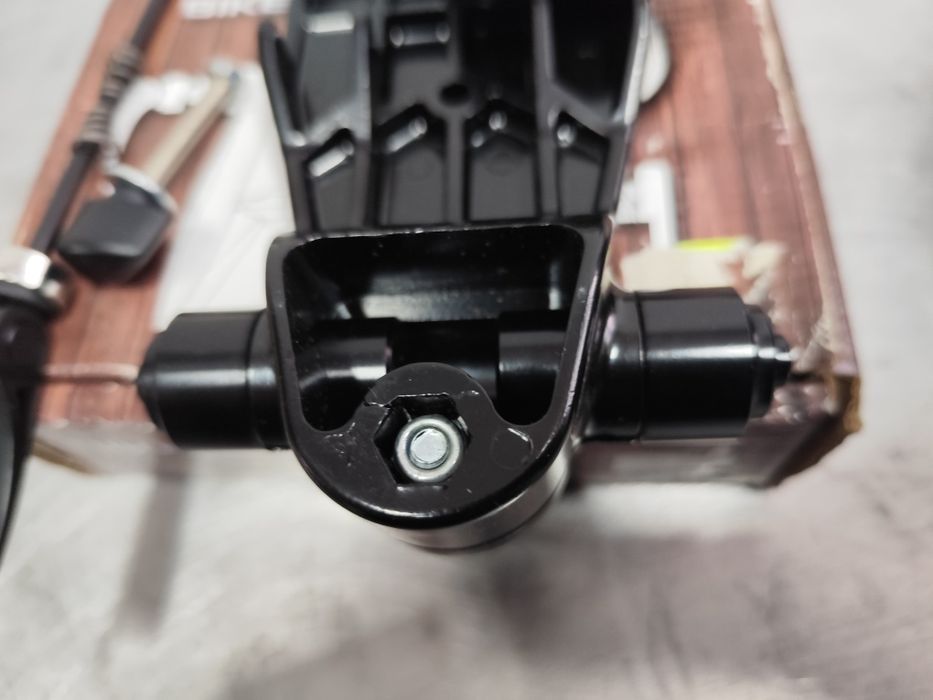 Nowy uchwyt przedniego widelca Bikeinside QR 9mm