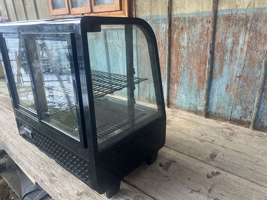 Холодильна вітрина