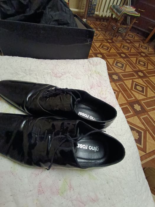 Натуральный лак туфли 44-45  размер