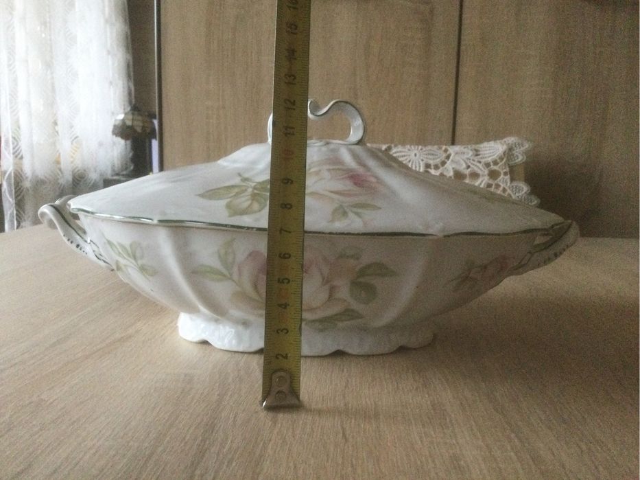 Zestaw antyk - waza , salaterka , sosjerka.