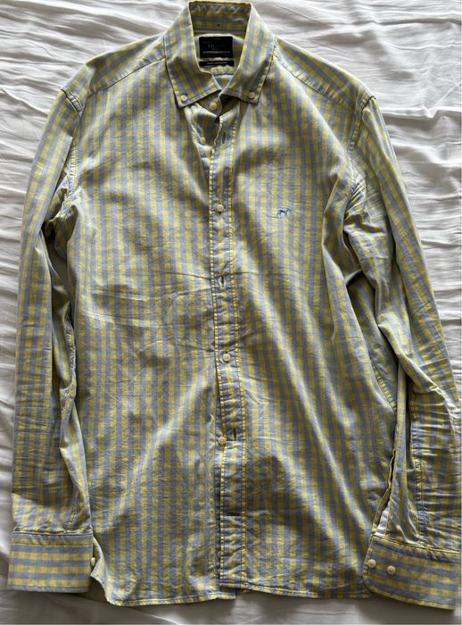 Camisa Sacoor amarela e azul