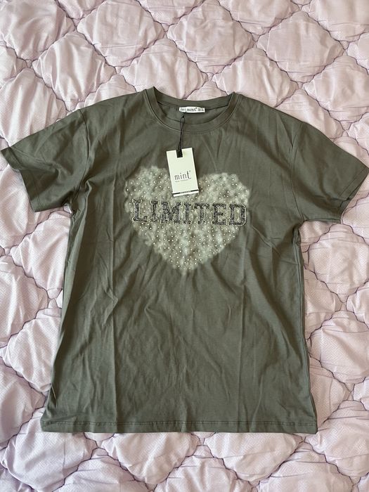 Жіноча футболка