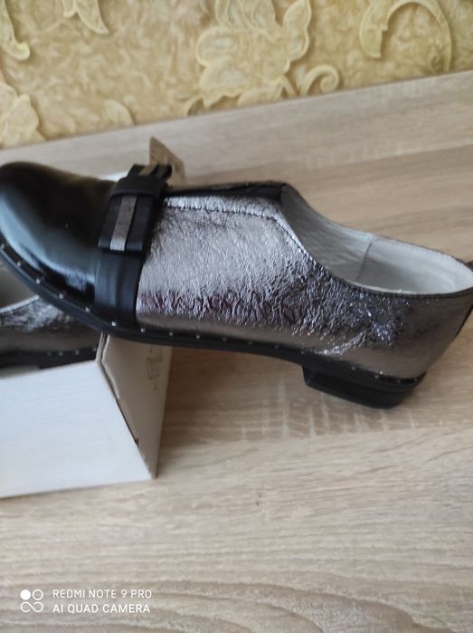 Продам женские туфли
