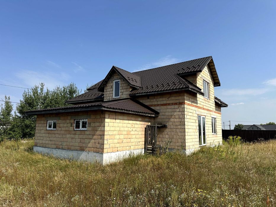 Будинок у Макарові, 212 м2, 15 соток