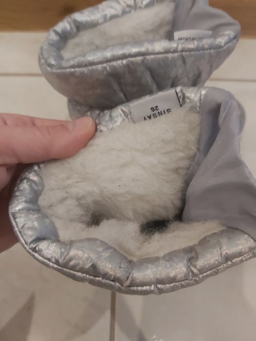 Srebrne śniegowce ocieplane wełną, wodoodporne, błyszczące