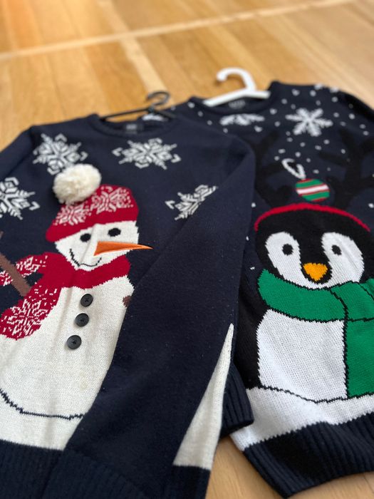 Новорічні светрики для хлопця та дівчини