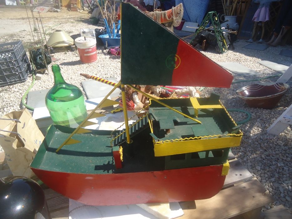 Barco de pesca em ferro