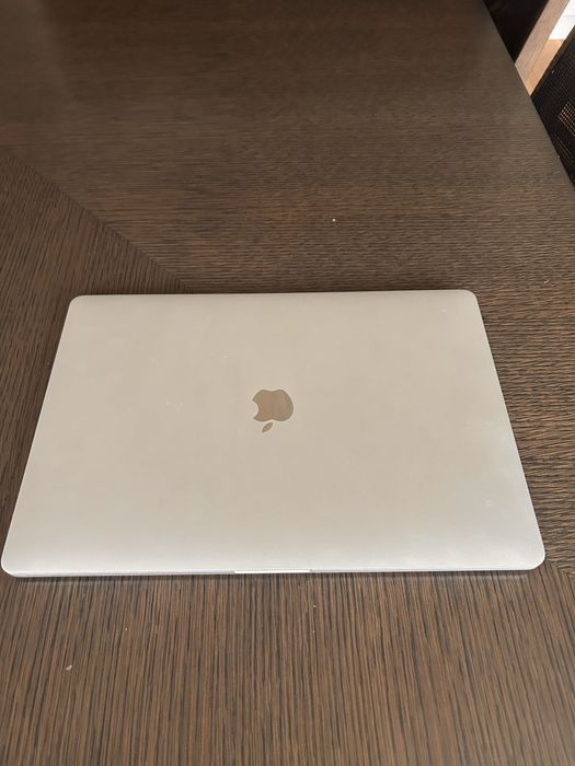 MacBook Pro 15” 2017 i7 2.9GHz | 16GB RAM | Excelente estado