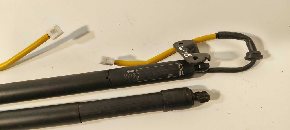 Toyota Corolla E21 E210 siłownik siłowniki klapy lewy prawy Lift kombi