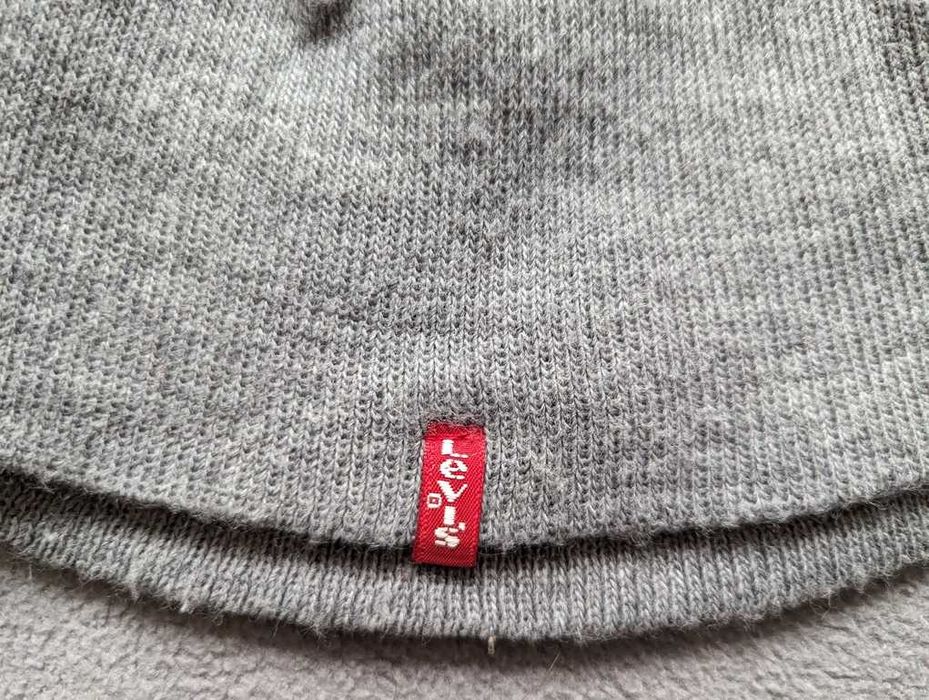 Демисезонная шапка LEVI'S серая короткая