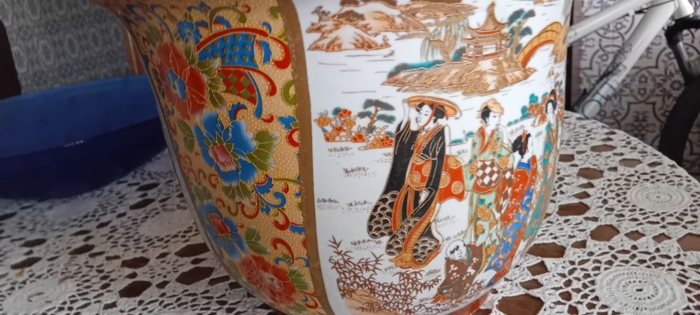 Vaso grande com motivos chineses