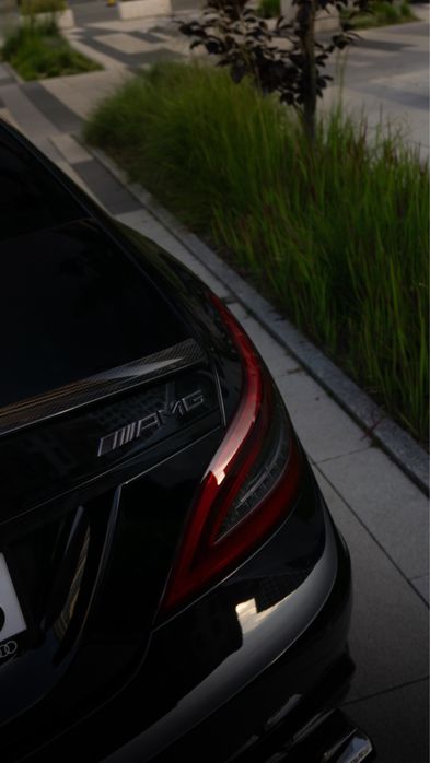 Czarny Mercedes CLS63 AMG do ślubu