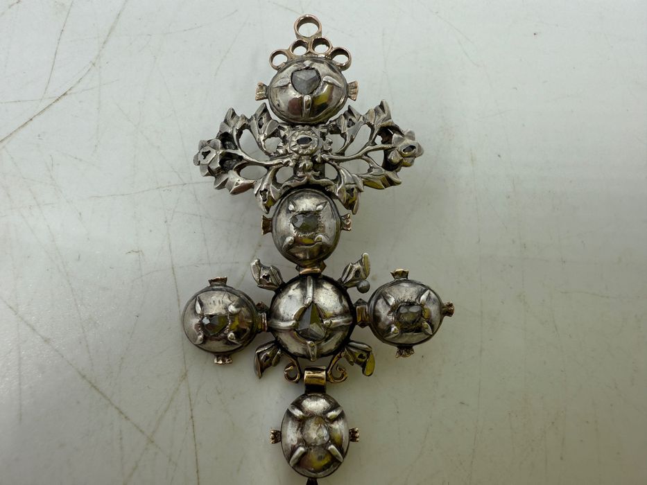 Antyk krzyż zloto/srebro rozety diamentowe