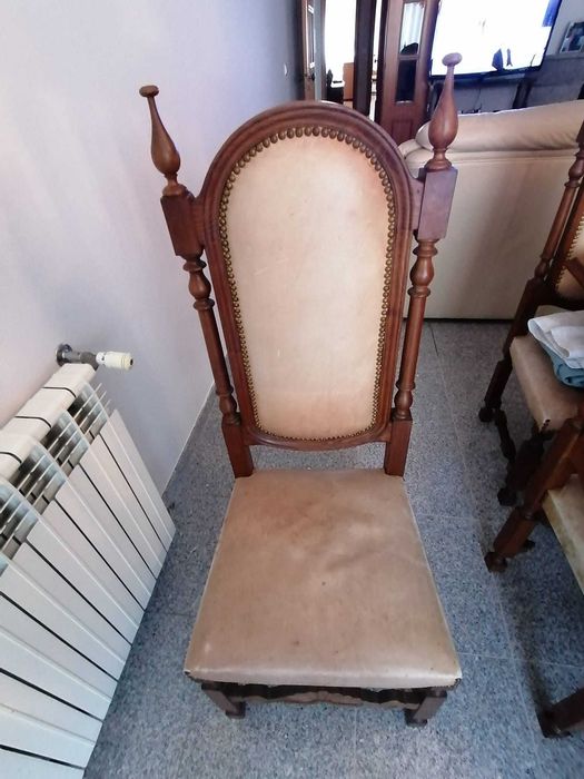 Mesa e 8 cadeiras de sala jantar