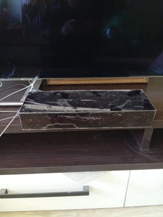 Телевизор Samsung QLED 55/65 One Connect, повреждена матрица