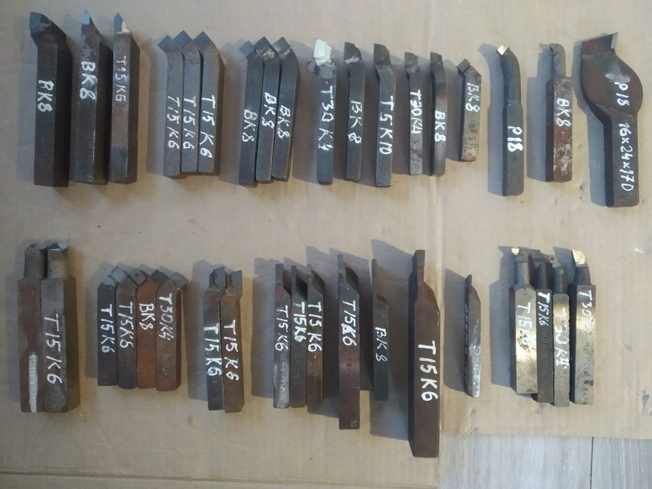 Продам резцы токарные.