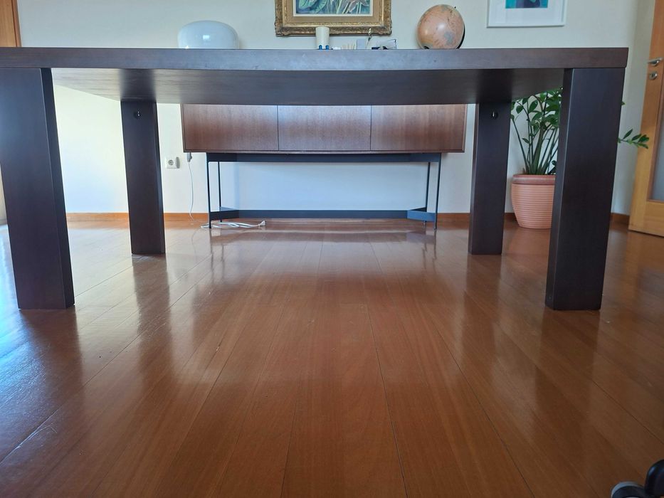 Mesa de jantar em madeira+6 cadeiras