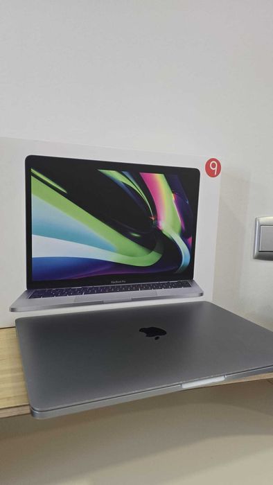 MacBook Pro 13" - Apple M2, 8-Core CPU, 256GB SSD – Como Novo