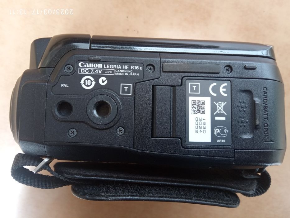 Продам Відеокамеру Canon Legria HF R16