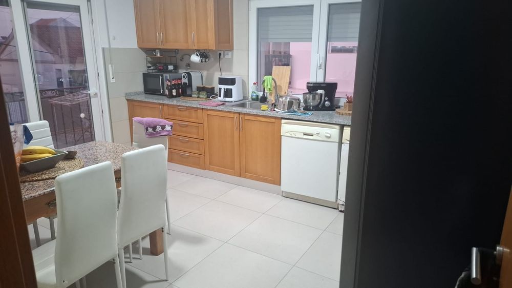 Alugo quarto em fernao ferro