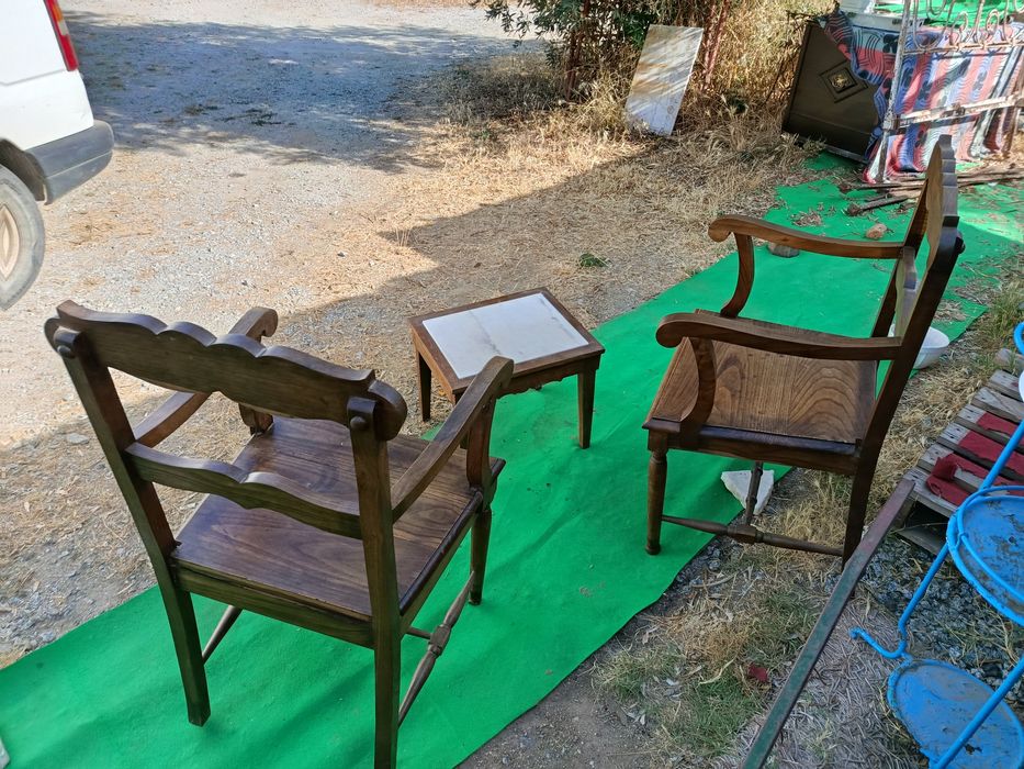 Par de Cadeiras/ Cadeirões+mesa de apoio