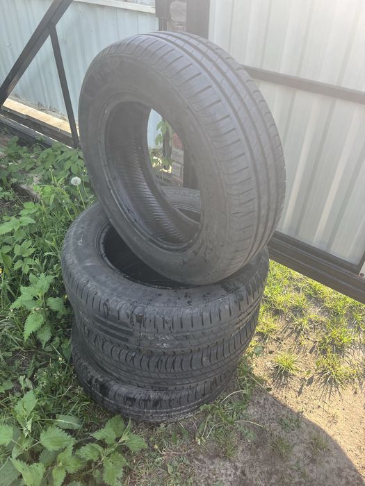 Продам комплект резини