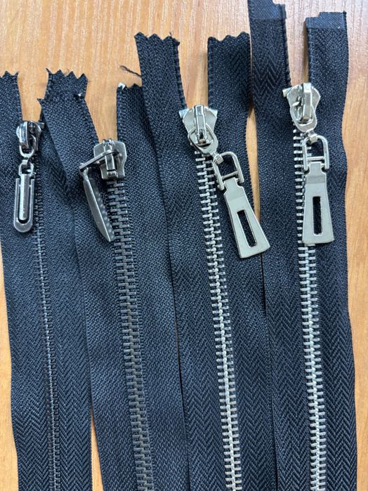 Нитки, застібки блискавки, ґудзики