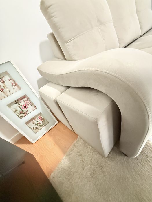 Sofá bege de 3 lugares com chaise longue 2,53m * 1,46m