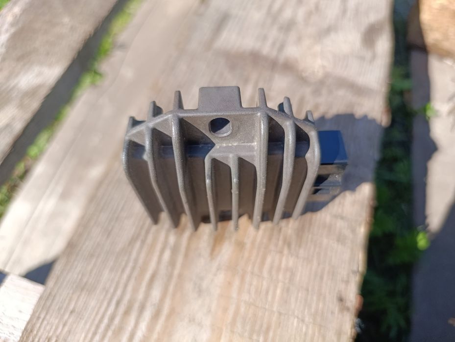 Regulator napięcia 5 PIN Aprilia SX 125 18 – 21 r części silnika A4