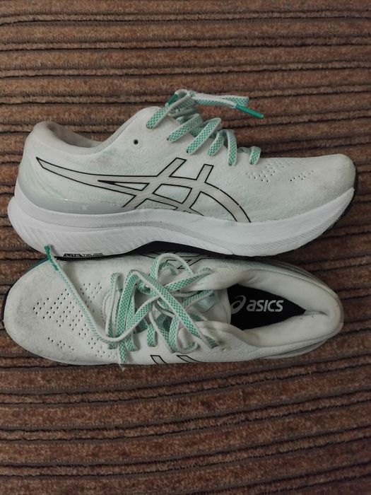 Кроссовки женские