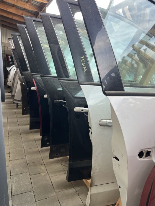 Двері двери передние задние Renault Scenic Megane Clio